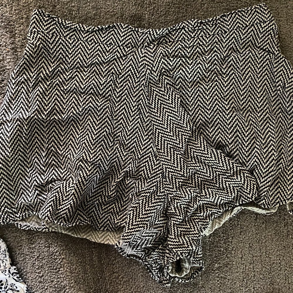Flowy Shorts - Picture 2 of 6